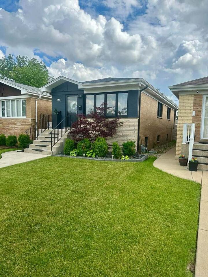 Property Photo: 7303 W Montrose Avenue IL 60706