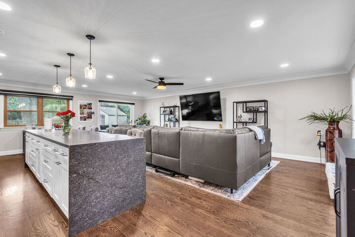 Property Photo:  1806 N Park Drive  IL 60056 