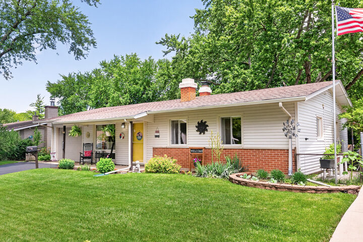 Property Photo:  1009 Stratford Circle  IL 60107 