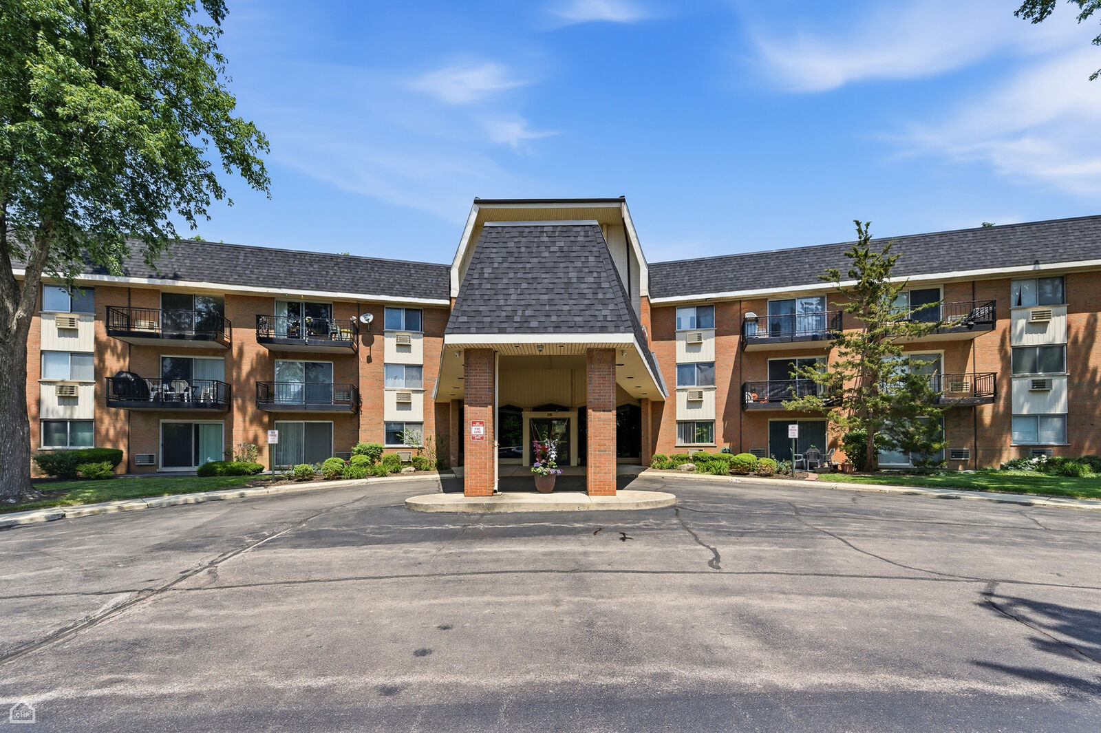 Property Photo:  1198 Royal Glen Drive 126  IL 60137 