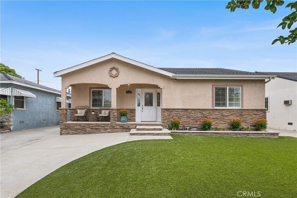 Property Photo:  3702 Petaluma  CA 90808 