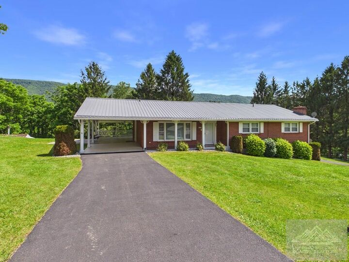 Property Photo:  309 Hawthorn St  VA 24605 