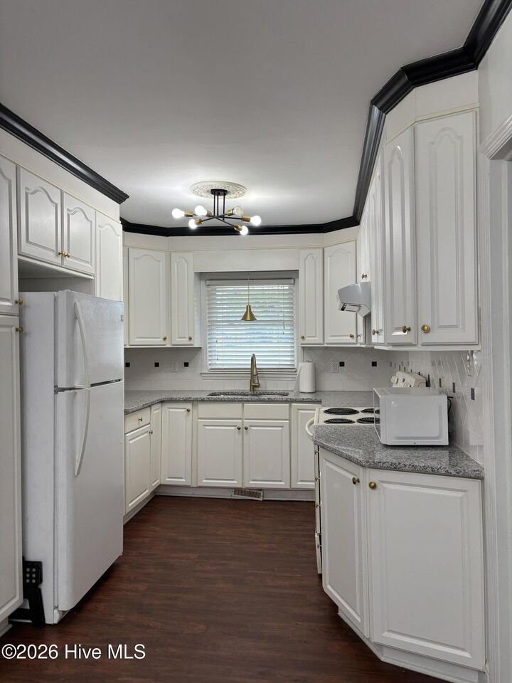 Property Photo: 1202 W Howard Avenue NC 27886