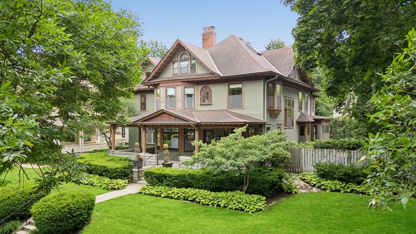 Property Photo:  818 Goodrich Avenue  MN 55105 