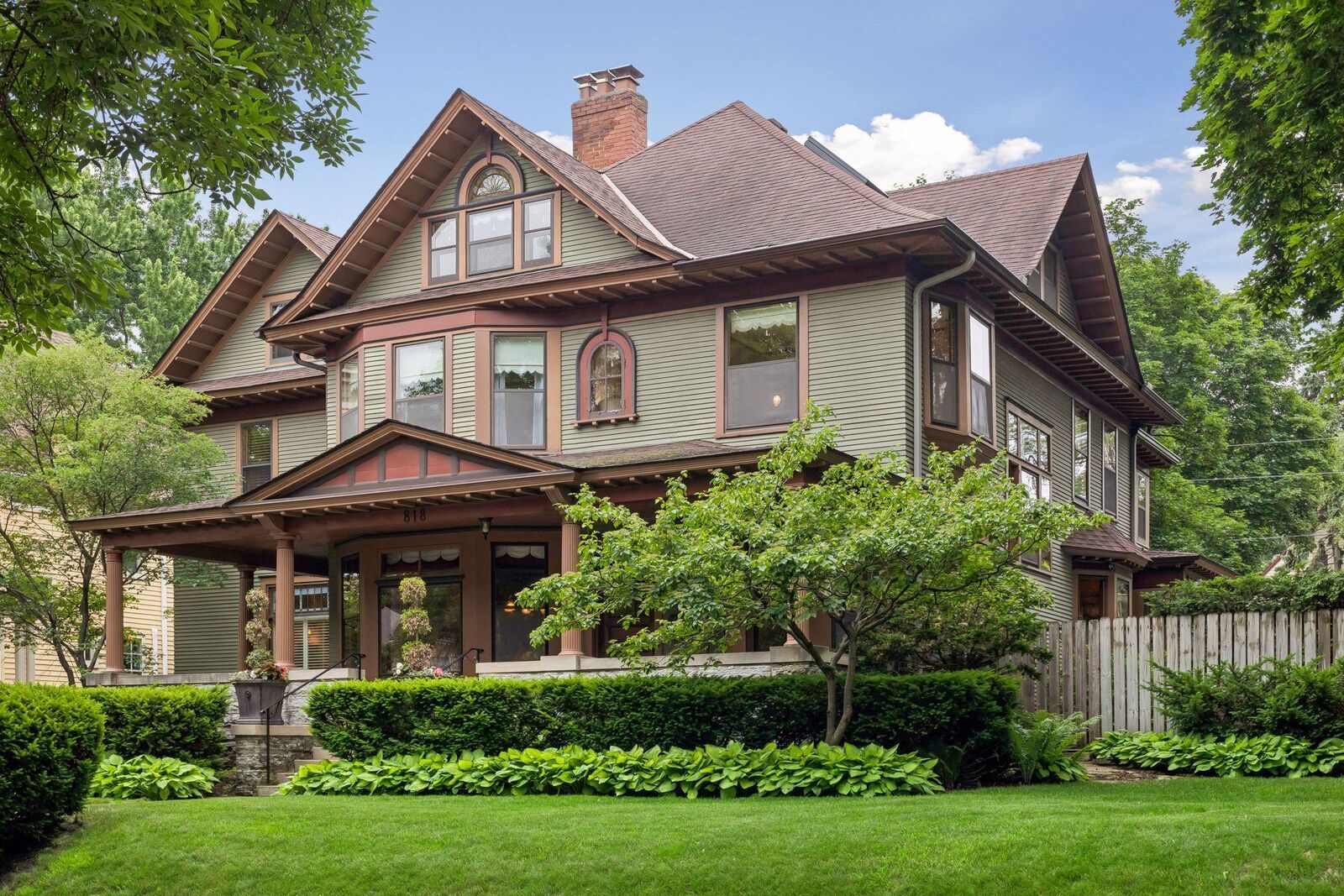Property Photo: 818 Goodrich Avenue MN 55105