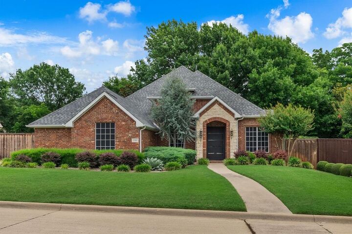 Property Photo: 1910 Skipaway Drive TX 75088