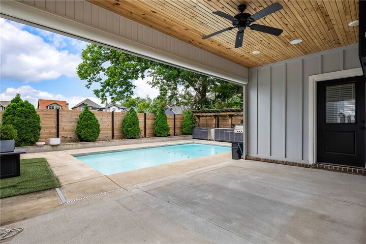 Property Photo:  448 SW C Street  AR 72712 