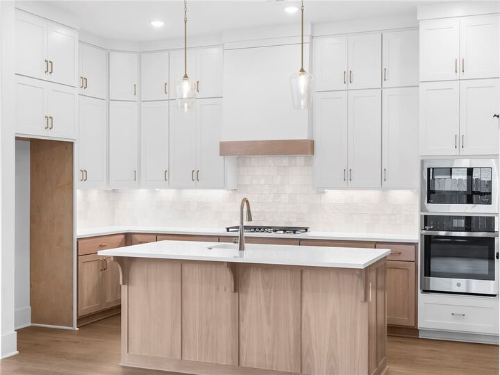 Property Photo:  404 Woodsbury Lane  AR 72762 