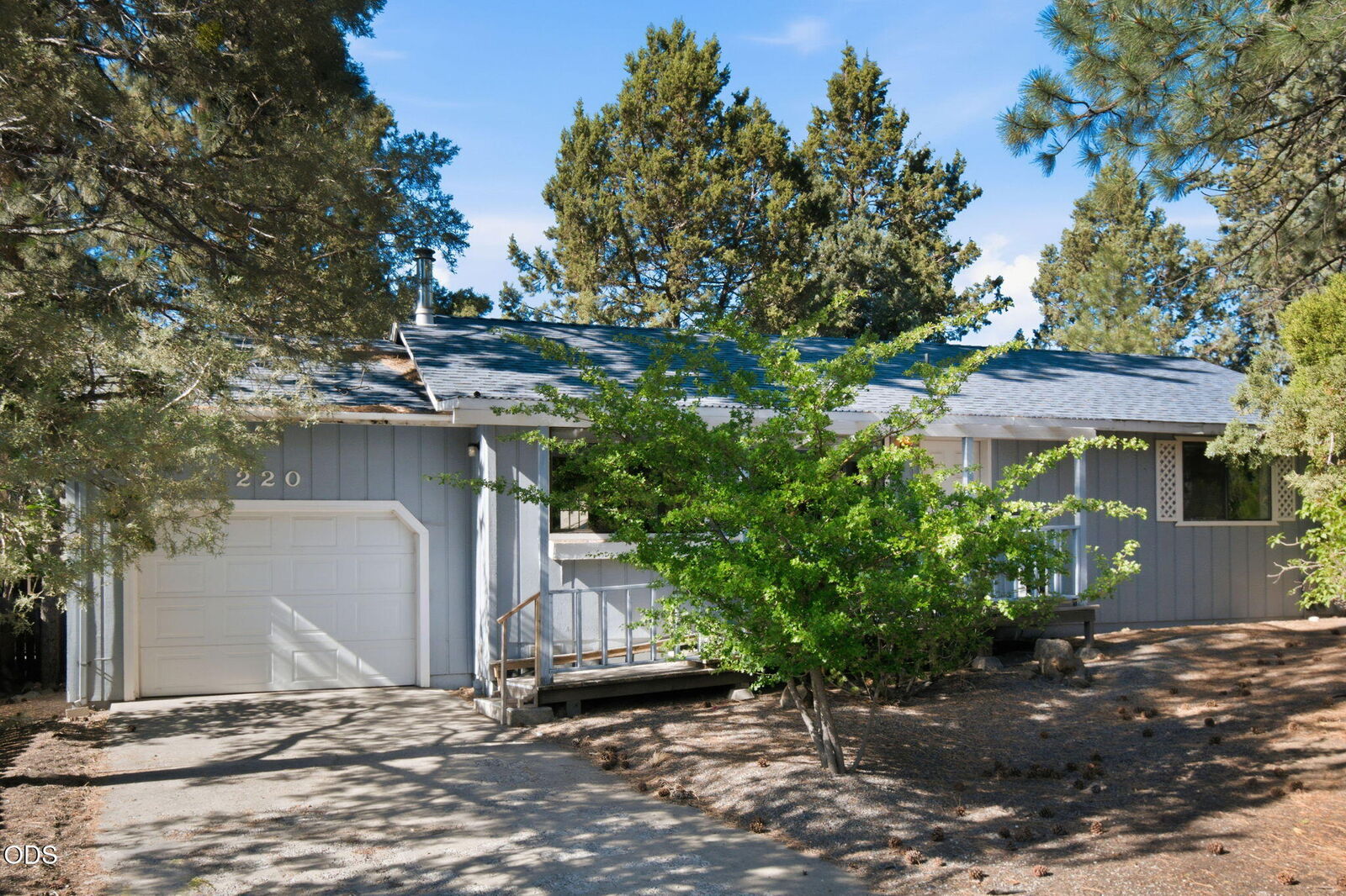 Property Photo:  220 SW Maricopa Drive  OR 97702 