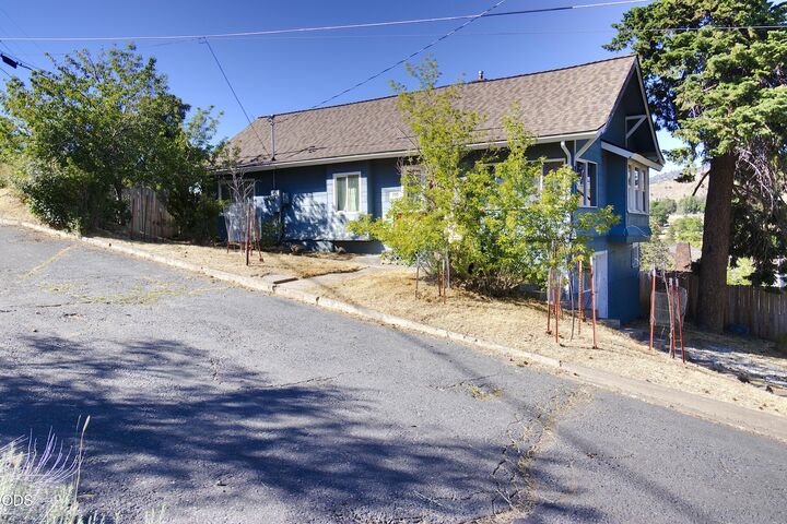 Property Photo: 705 N 8th OR 97601