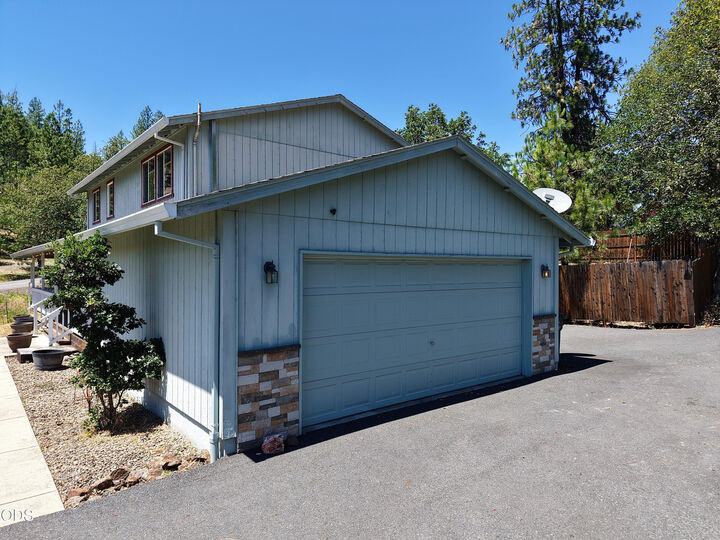 Property Photo: 10 Quail Run Drive OR 97539