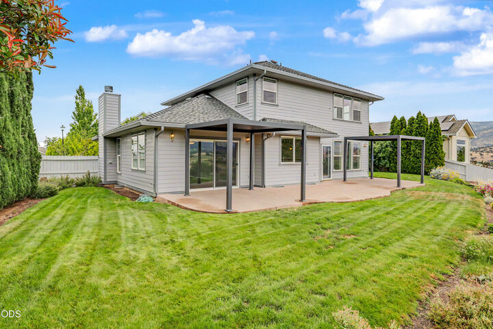 Property Photo: 825 Amerman Drive OR 97535