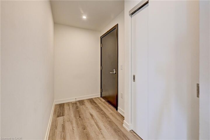 Property Photo:  15 Wellington Street 2802  ON N2G 0E4 
