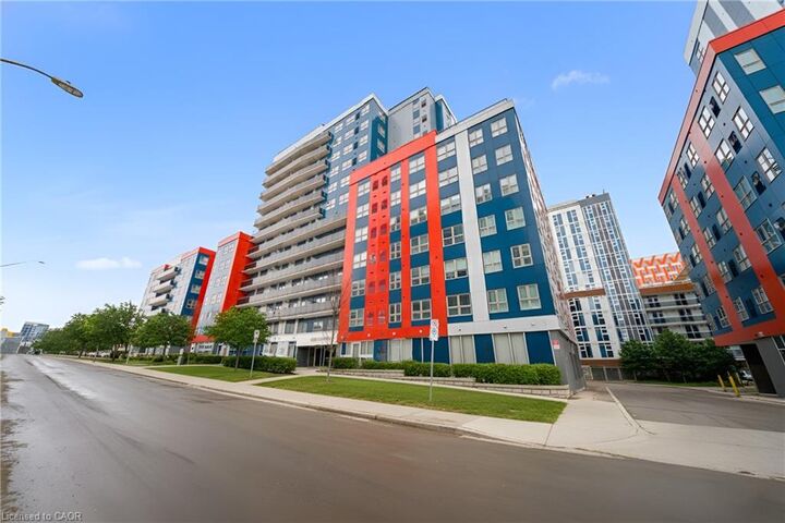 Property Photo: 258B Sunview Street 2127 ON N2L 3V9