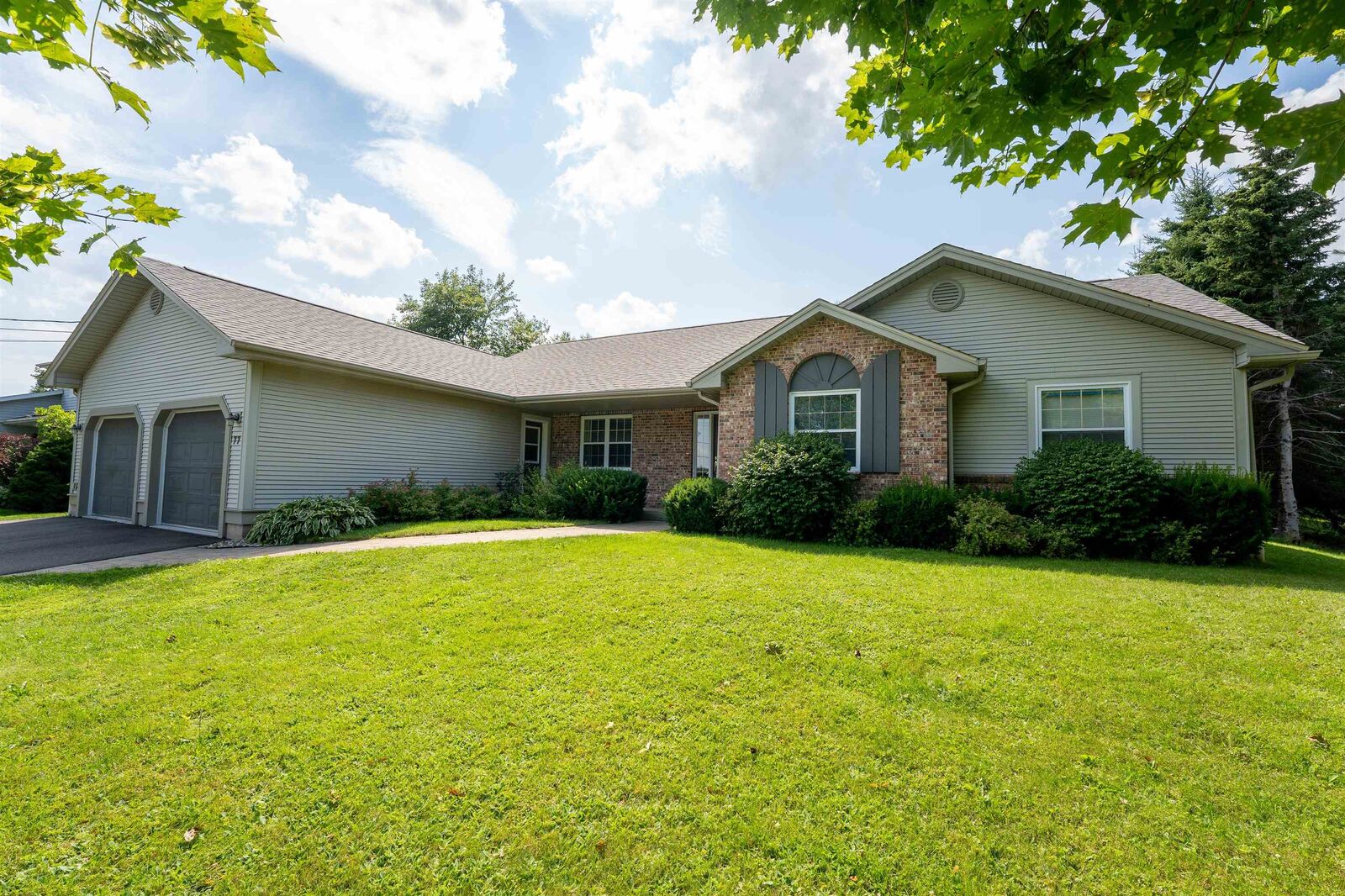 Property Photo:  77 Parkside Drive  PE C1E 1M8 