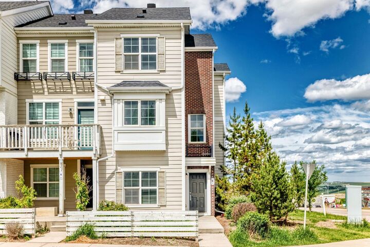 Property Photo:  6 Nolan Hill Gate NW  AB T3R 0T9 