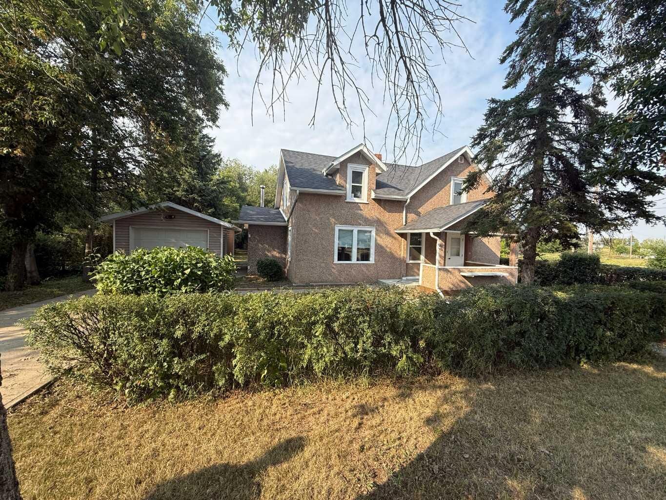Property Photo: 138 Trochu Avenue AB T0M 2C0