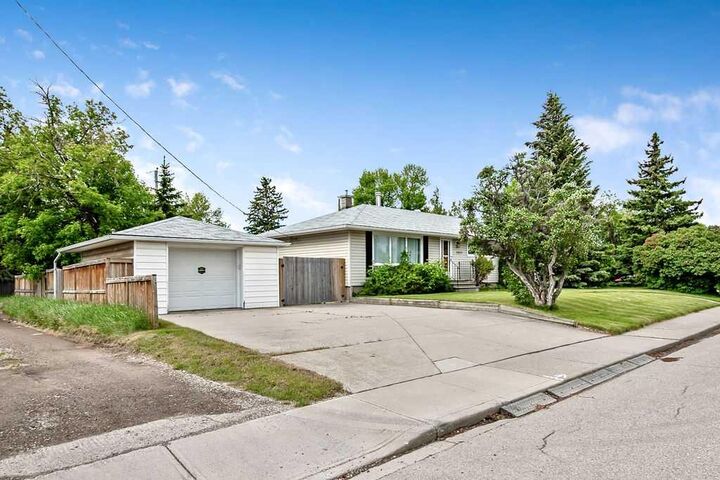 Property Photo: 3807 25 Avenue SW AB T3E 0L3