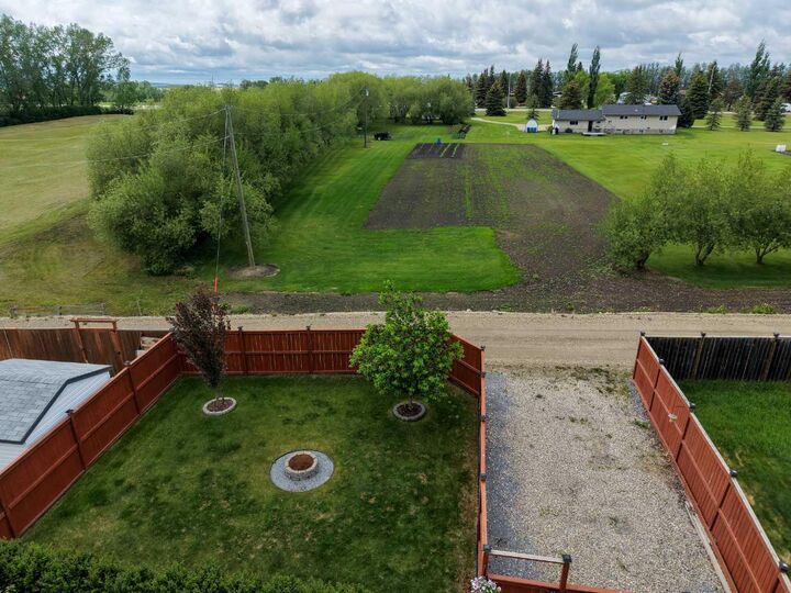 Property Photo: 182 Robinson Avenue AB T0M 1R0