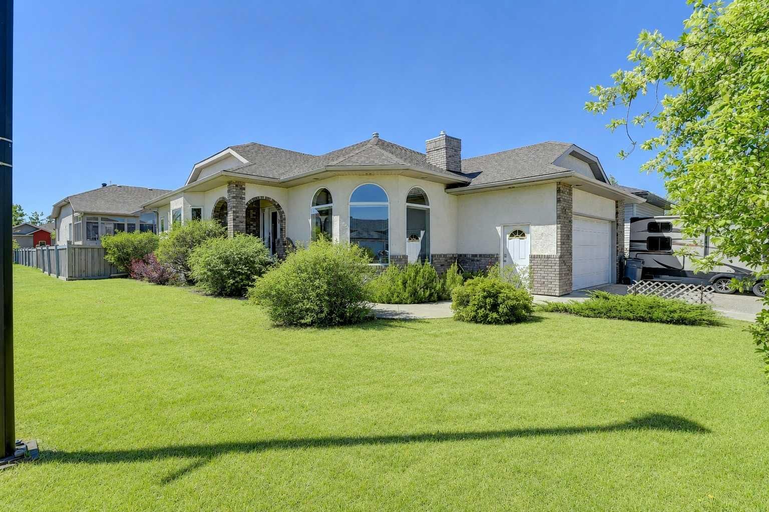 Photo de la propriété:  9009 128 Avenue  AB T8X 8C7 