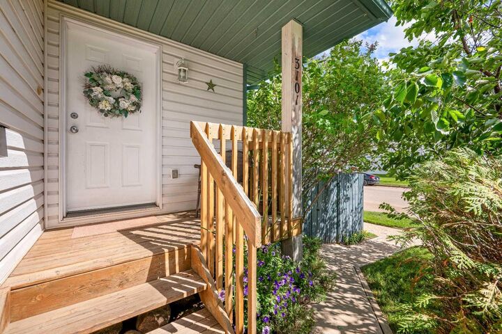Property Photo:  3101 51 Avenue  AB T9V 1H9 