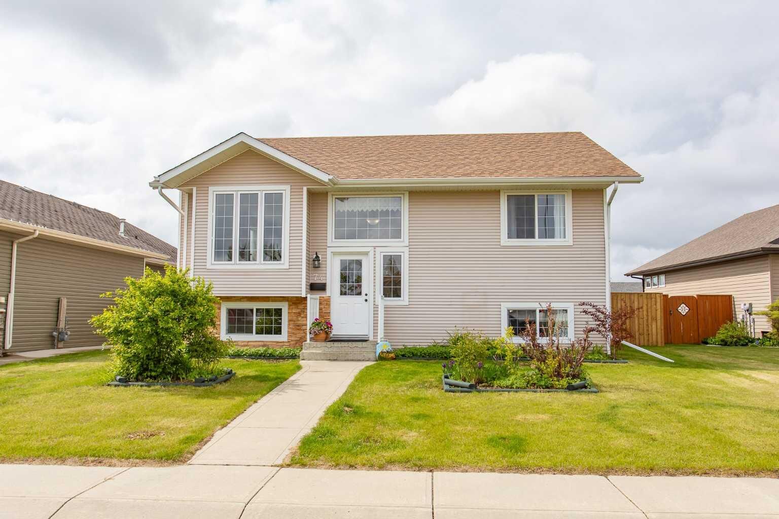 Property Photo:  74 Pine Crescent  AB T4M 0E2 