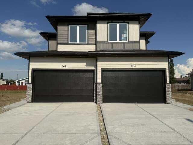 Property Photo: 844 Beckner Street AB T0M 0N0