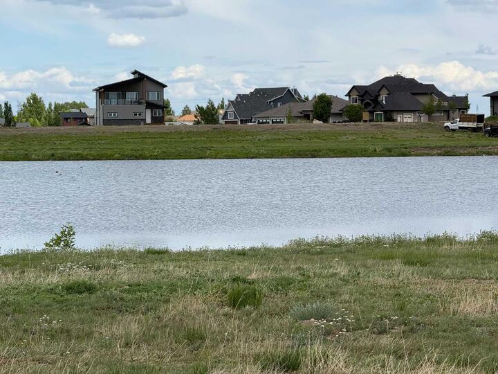 Property Photo:  27 Kingfisher Estates  AB T1R 1C5 