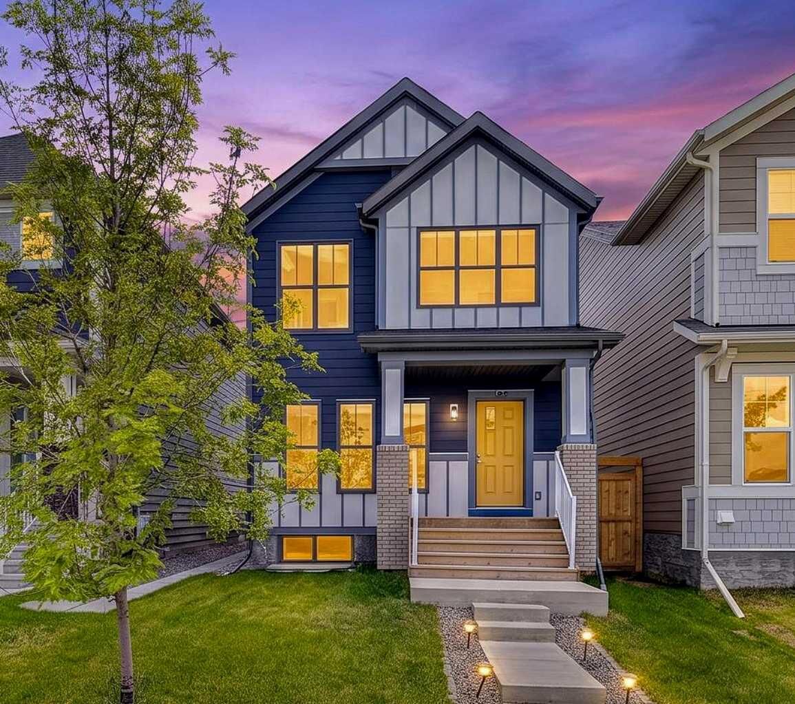 Property Photo:  170 Magnolia Square SE  AB T3M 2W5 