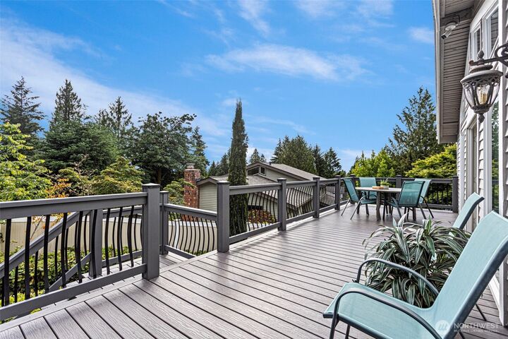 Property Photo: 5712 141st Place SE WA 98006