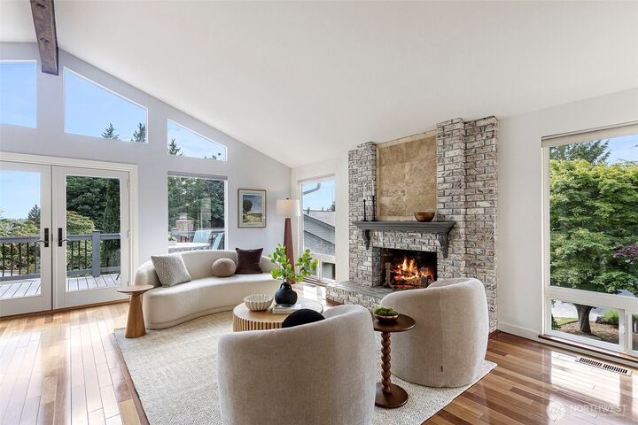 Property Photo: 5712 141st Place SE WA 98006