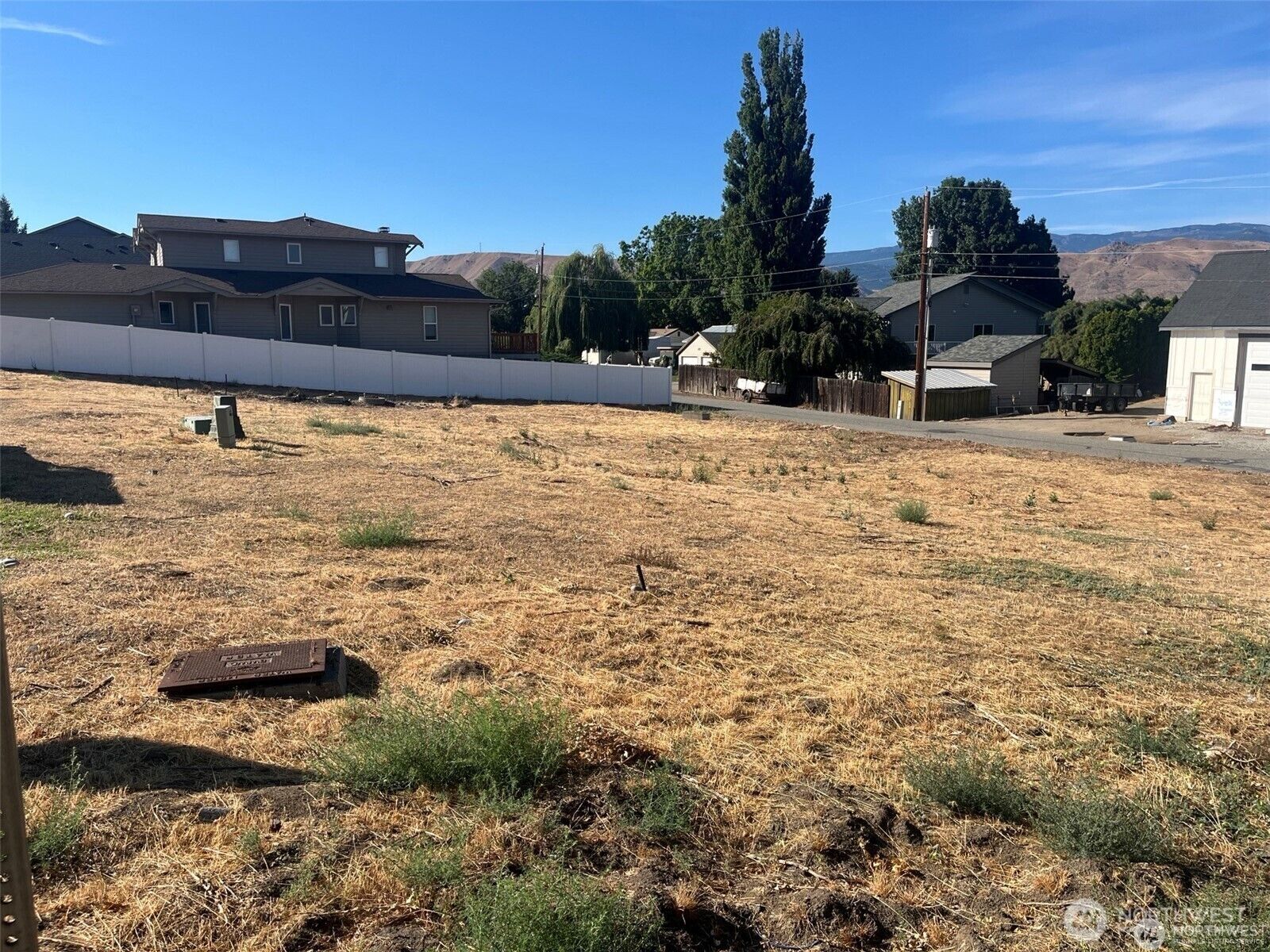 Property Photo: 1084 Corum Circle WA 98802