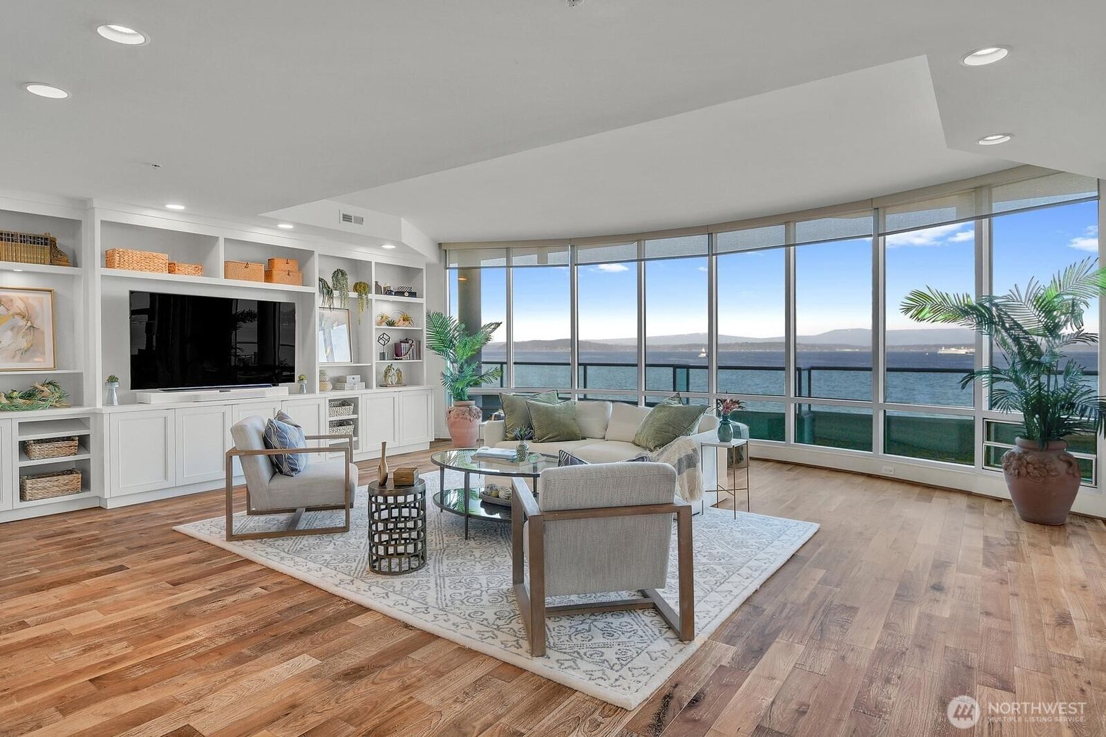 Property Photo: 1374 Alki Avenue SW 400 WA 98116