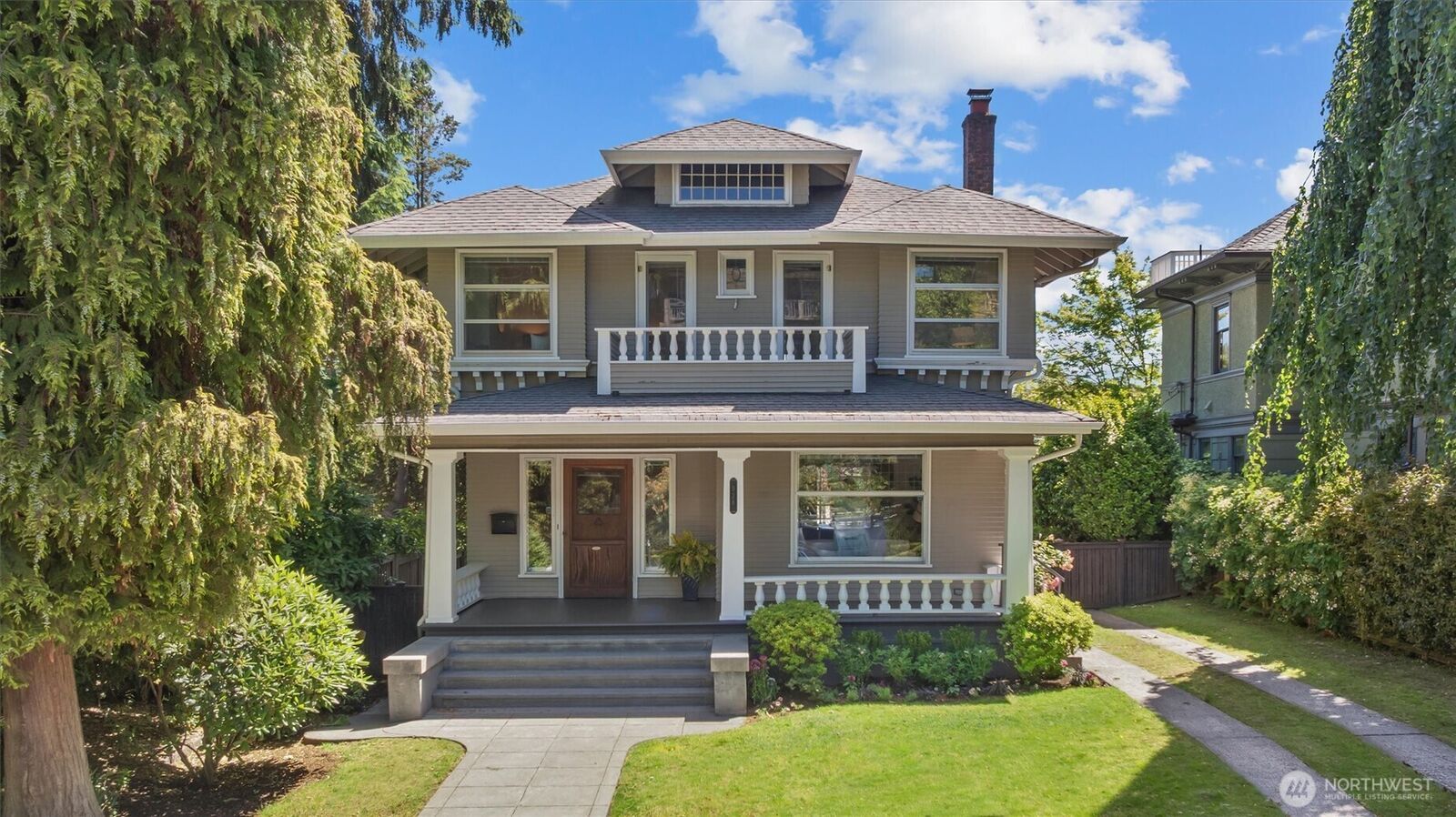 Property Photo:  938  18th Avenue E  WA 98112 