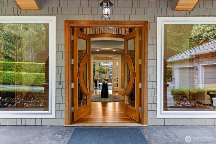 Property Photo: 6434 E Mercer Way WA 98040