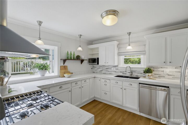Property Photo: 2412 2nd Avenue W WA 98119
