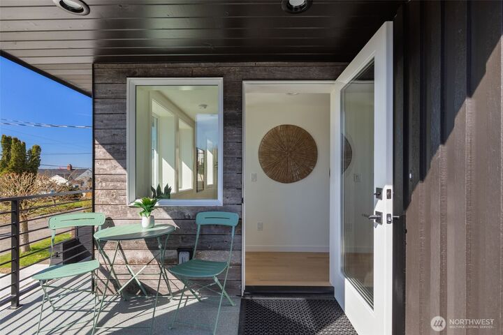 Property Photo: 1556 S Pearl Street C WA 98108