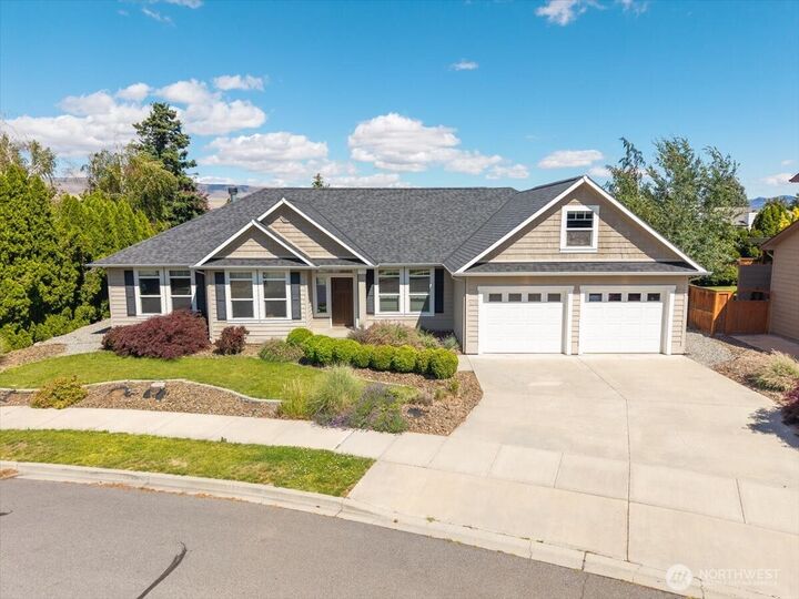 Property Photo:  105  Pickens Street  WA 98801 
