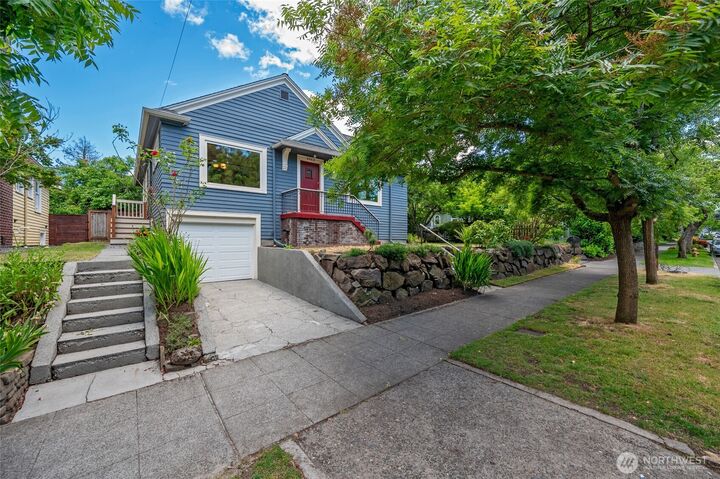 Property Photo: 2562 6th Avenue W WA 98119