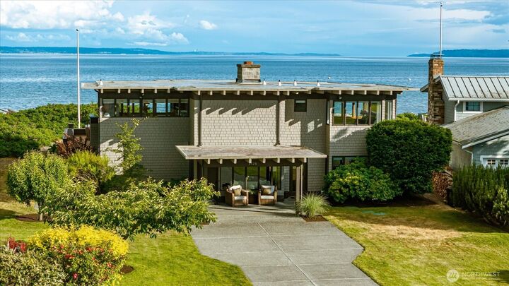 Property Photo:  2126  Shore Avenue  WA 98249 