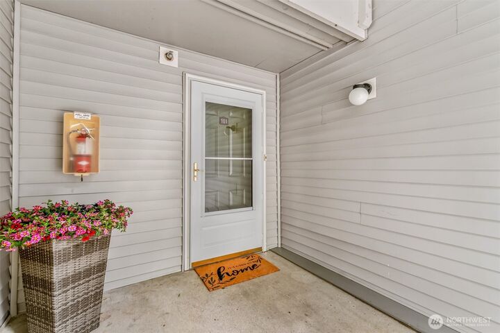 Property Photo: 23313 Cedar Way N101 WA 98043