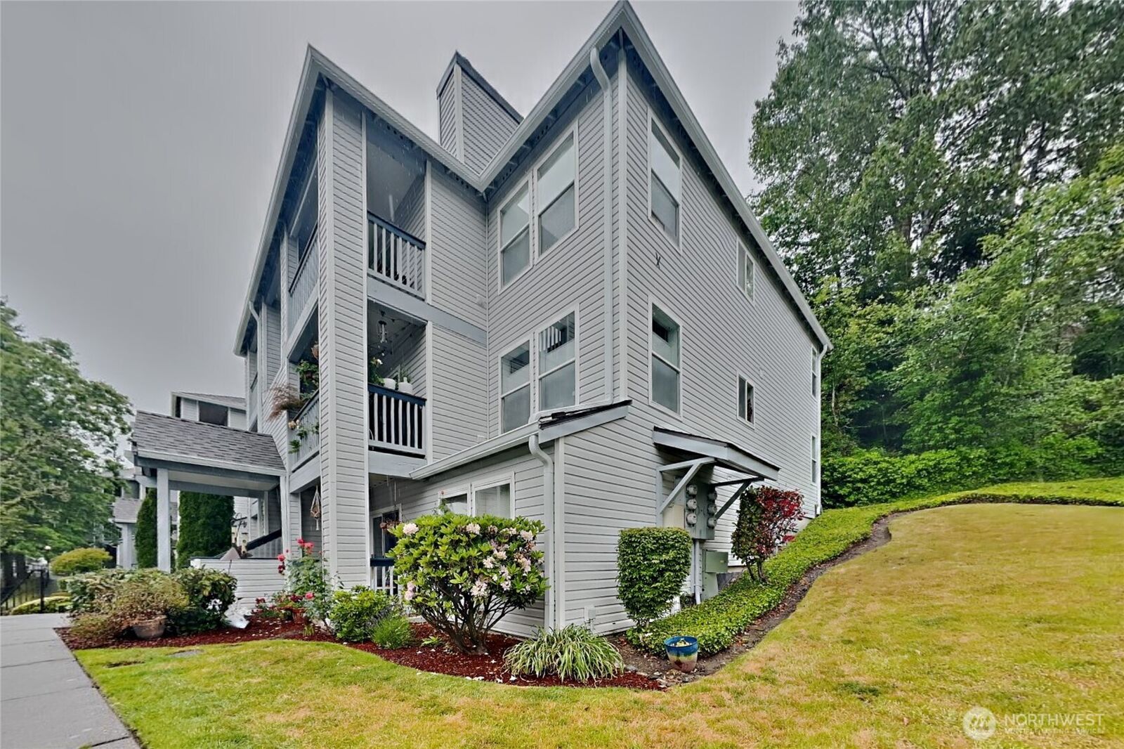 Property Photo: 33020 10th Avenue SW X104 WA 98023