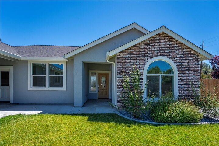 Property Photo:  1555 Acacia Street  CA 96080 