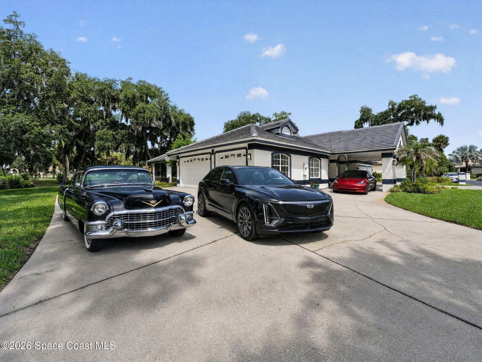 Property Photo:  802 Florencia Circle  FL 32780 
