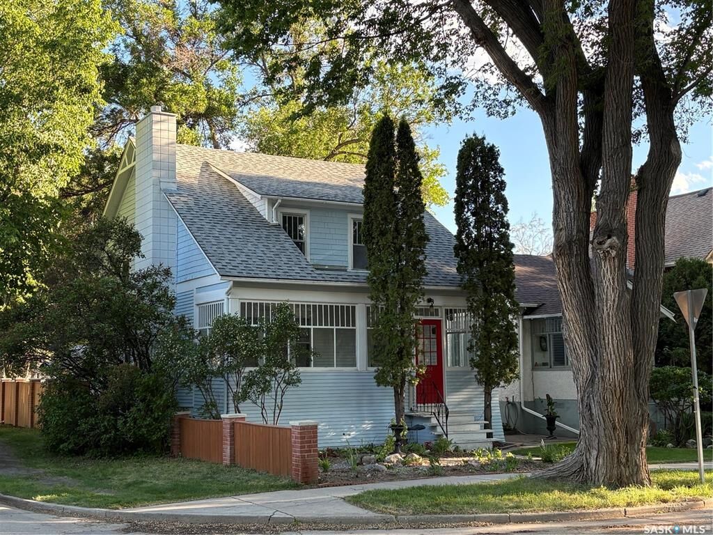 Property Photo: 734 10th Street E SK S7H 0H1