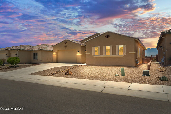 Property Photo:  906 N Camino Cerro Morado  AZ 85614 