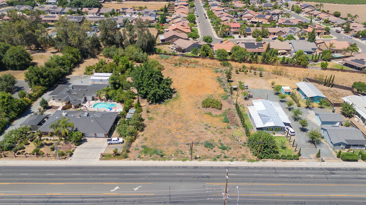 Property Photo: 2296 W Henderson Avenue CA 93257
