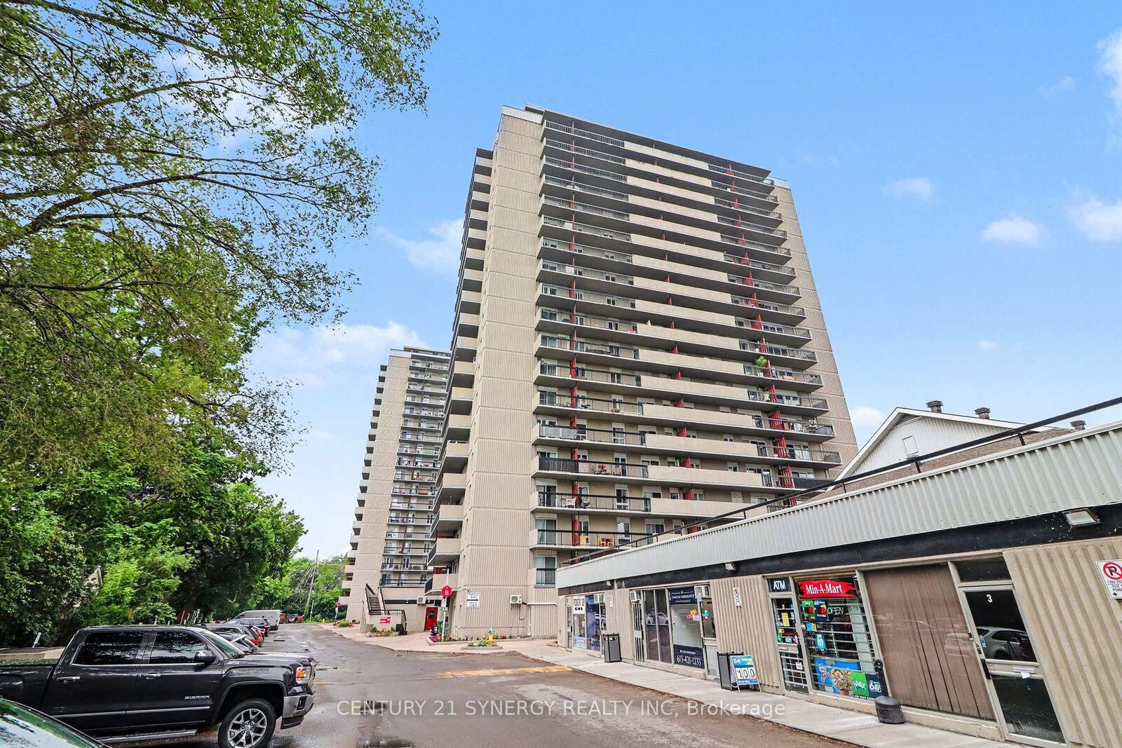 Property Photo: 158B McArthur Avenue 1202 ON K1L 8C9