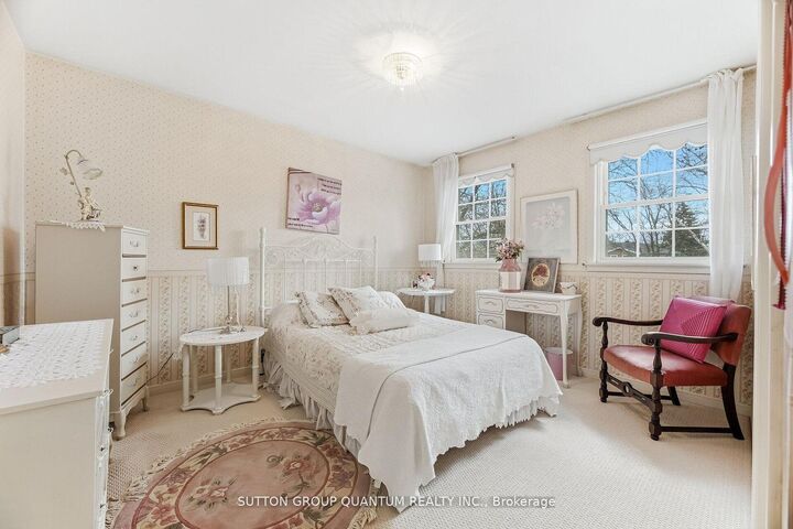 Property Photo: 1511 Ifield Road ON L5H 3V8