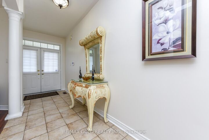 Property Photo: 71 Gallview Lane ON L6P 1S2